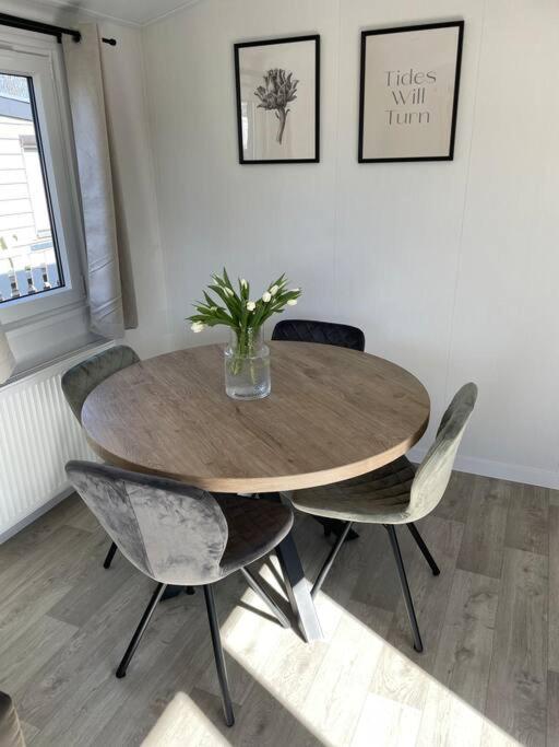 Cozy Chalet At The Beach In Petten, Netherlands Exteriör bild